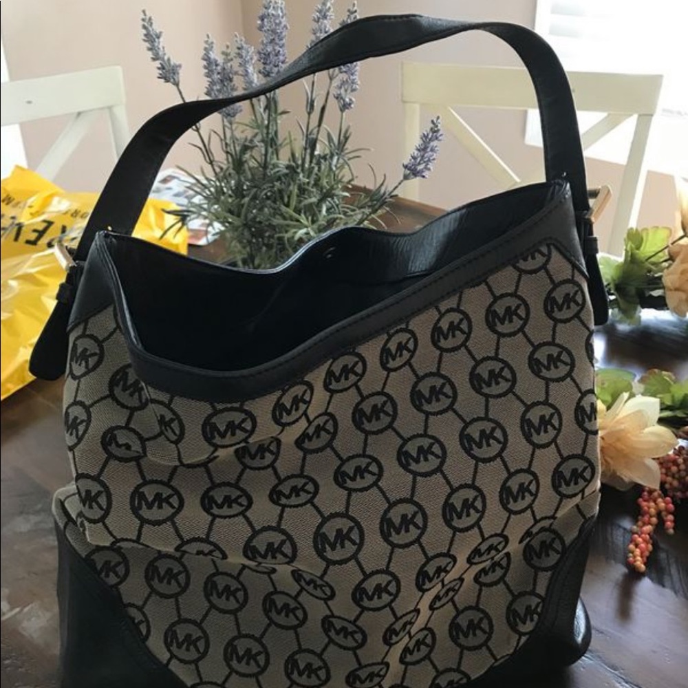 AUTHENTIC!!! Michael KORS purse